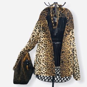 Elegant leopard light coat